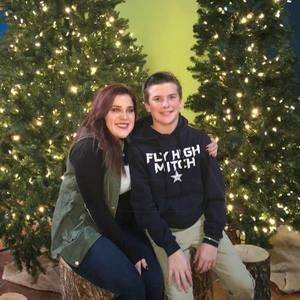 Meet your Posher, Dee